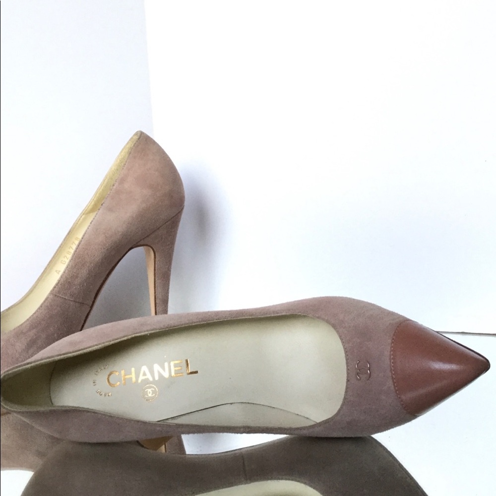 CHANEL Nude CC Logo Leather Cap Toe & Suede Pumps (Size 39.5) - Picture 3 of 8